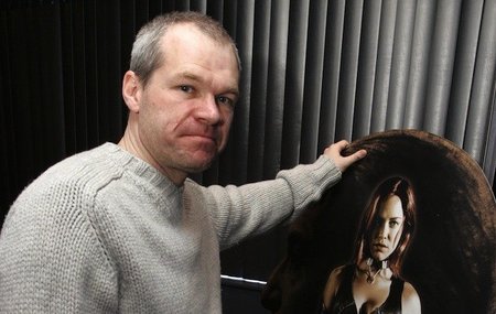 Uwe Boll hace y deshace a su antojo los guiones... así salen las películas. Nos lo explica su guionista