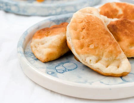 Cómo hacer empanadas de cajeta. Receta de este postre muy crujiente y dulce