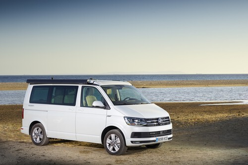 De la Volkswagen California a la Ford Transit: cinco opciones por si quieres camperizar una furgoneta de tamaño medio