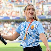 Lluna Clark muestra la cara más solidaria de Twitch. La streamer hace un directo en su canal para ayudar a los afectados por el incendio de Valencia  