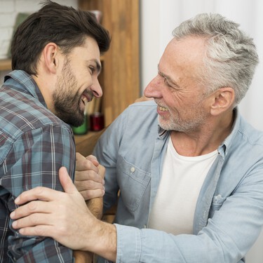 Hacer una transferencia a un familiar puede llevar multa por parte de Hacienda: este es el límite que puedes hacer sin declarar