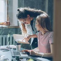 Ganhar mais dinheiro já não basta para a Gen Z no trabalho: prioridade é ter tempo livre para aproveitar 