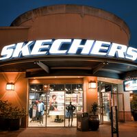 Skechers agotará estas zapatillas casual que podemos llevar a diario: con precio de outlet y en todas las tallas 