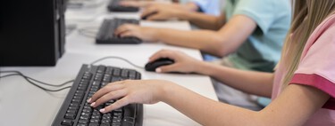 Madrid se ha empeñado en que los niños pasen menos tiempo frente a pantallas en sus aulas. Y ya tiene un plan