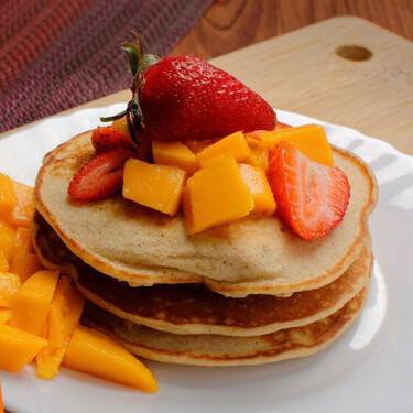 Receta de hot cakes de avena y plátano del Chef Oropeza: altos en fibra, sin harina ni gluten