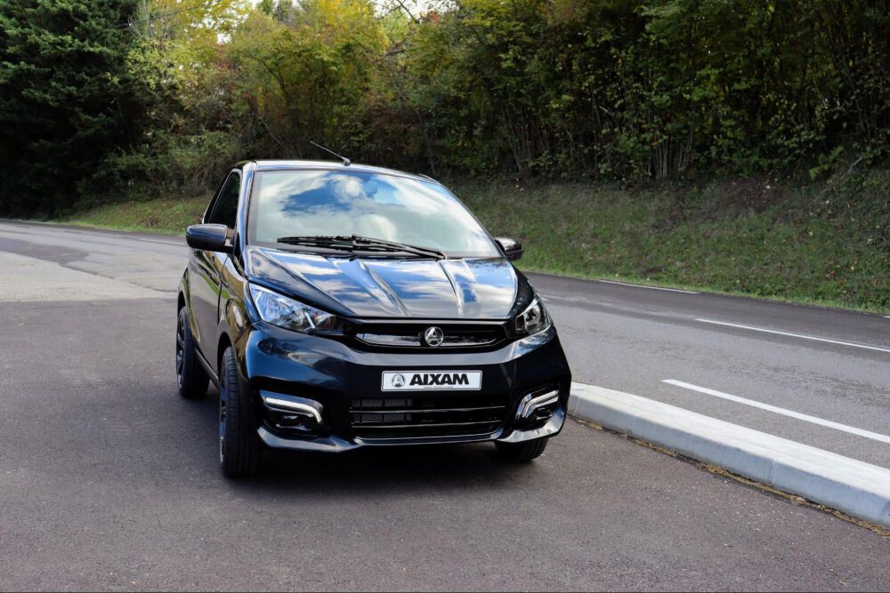 Existen autos para "niños" de 14 años y no necesitan licencia: así son estos microcoches