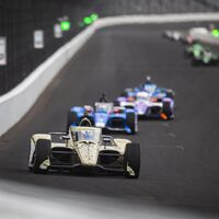 Felix Rosenqvist gana las 500 millas de Indianápolis por 23 milésimas y la estrategia se la juega a Álex Palou 