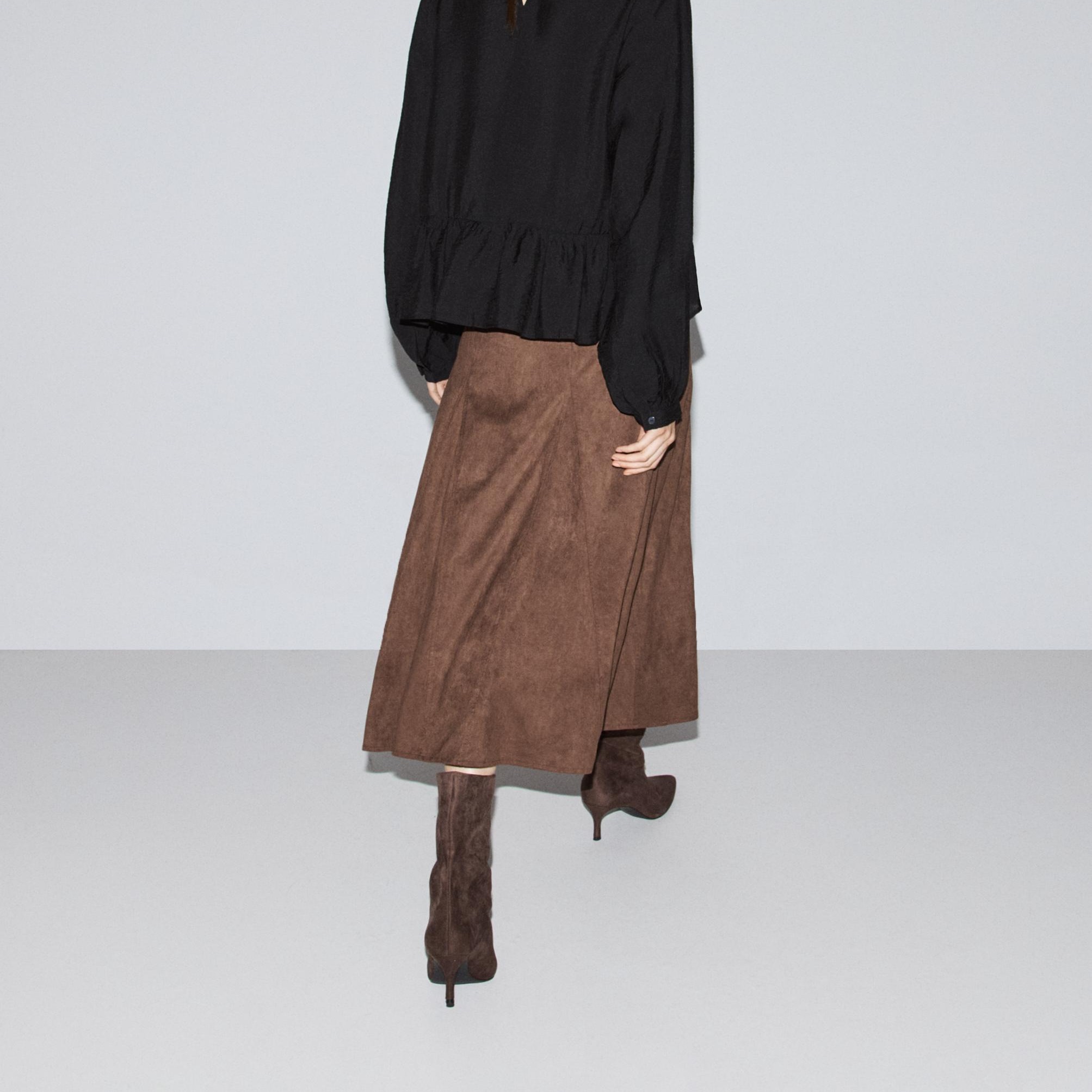 Falda midi efecto ante con vuelo