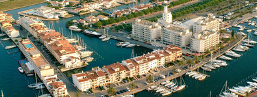 Parece Venecia pero es España: el pueblo que puedes recorrer en barco a través de sus canales 