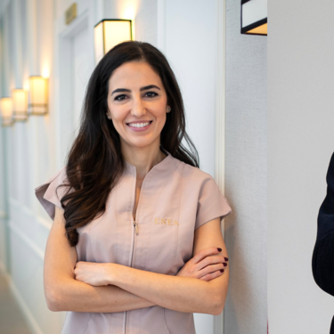 ¿Por qué Donald Trump es cada vez más naranja? La Dra. Luisa Martos, Unidad de Dermatología de ENEA Clínica nos contesta: "múltiples fuentes apuntan a una combinación de bronceado en cabina UVA, sprays autobronceadores y maquillaje" 