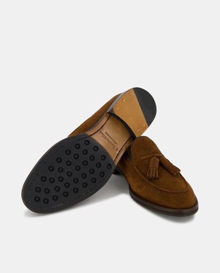 Tan Comodos Como Unas Zapatillas El Rey Felipe Vi Sabe Que Estos Zapatos Seran Tendencia Y Que Los Vas A Llevar Con Tus Looks Mas Formales En La Oficina