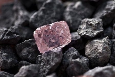 Hallazgo del enorme diamante rosa en Australia