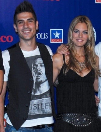 Amaia Salamanca y Álvaro de Benito 'monísimos' en el estreno de 'Space Chimps'