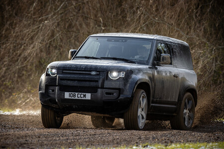 El Land Rover Defender llevará el V8 más poderoso de la marca, con más de 500 hp