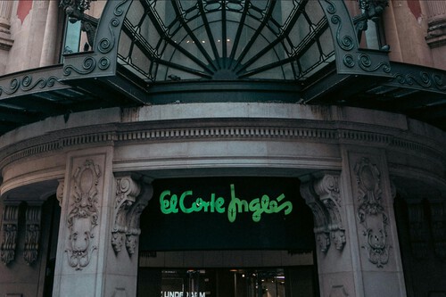 El outlet de El Corte Inglés comienza a liquidar manteles navideños bonitos y a buen precio para decorar nuestra mesa estas fiestas 