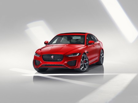 El Jaguar XE 2020 se torna más agresivo y tecnológico