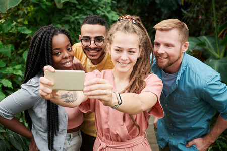 Apple patenta un software para hacer selfies grupales a distancia