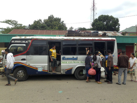 Transporte público asiático. Indonesia: bemo 