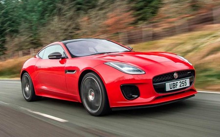 El Jaguar F-Type estrena motor cuatro cilindros y se lanza a la yugular del 718 Cayman