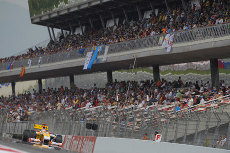 Fernando Alonso relegado a la cuarta fila