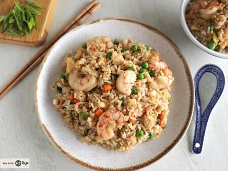 Arroz frito chino: la receta más emblemática de la cocina china, con todas las técnicas para que quede perfecta