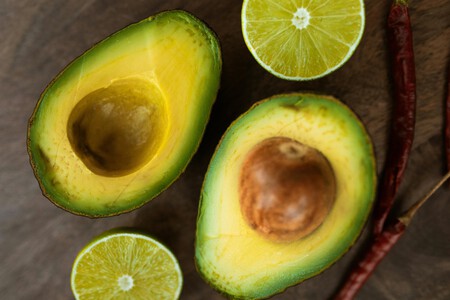 Ni con limón ni con aceite: cuál es la mejor forma de evitar que se oxide el aguacate, según un experto