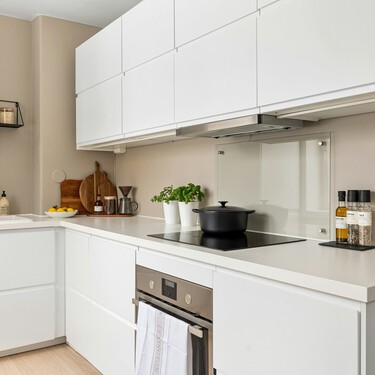 Ikea nos ayuda a renovar la cocina sin gastar un dineral con este innovador método de paneles reversibles 