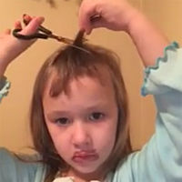 Cuando una niña coge unas tijeras y decide hacer un vídeotutorial sobre cómo cortarse el pelo 