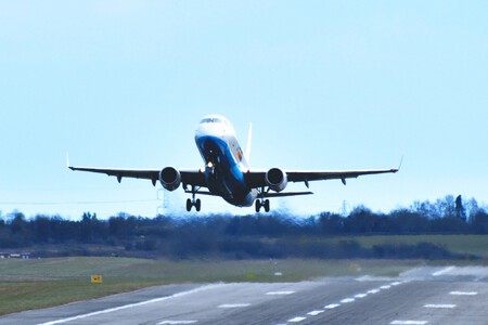La razón por la que el 5G está causando problemas con los aviones en Estados Unidos (y por qué no va a ocurrir en Europa)