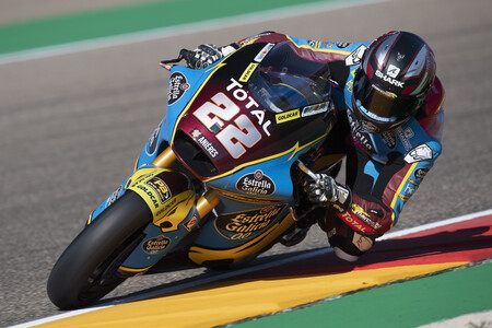 Sam Lowes mete más presión a Moto2 logrando una pole position de récord en MotorLand