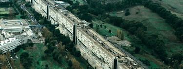 En los años 80, Italia encerró una ciudad en un edificio gigante de 1 kilómetro. Ha acabado siendo uno de los mayores fracasos de vivienda social