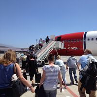 ¿Habías notado que los aviones siempre se abordan por la izquierda? Esta es la razón