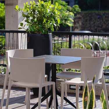 Este verano estrenamos suelo de terraza nuevo, rápido y sin obras con las baldosas baratas fáciles de instalar de Lidl