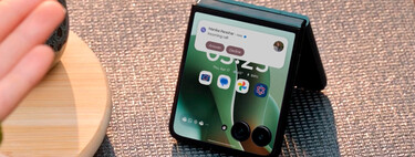 Celular plegable con 12 GB de RAM y carga inalámbrica. Tiene sonido Bose 