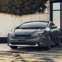 Nos vendieron los coches eléctricos como ecológicos, pero este estudio apunta que un híbrido enchufable con menos batería gana por goleada