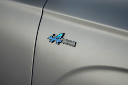 Renault Austral 2022 logo esprit alpine