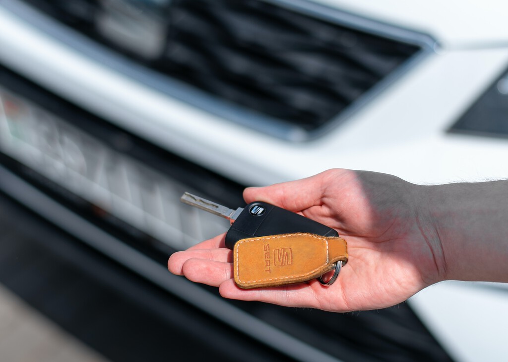 Compras un coche de segunda mano, lo pagas y la policía te lo confisca: así funciona la estafa del coche 'mellizo' 