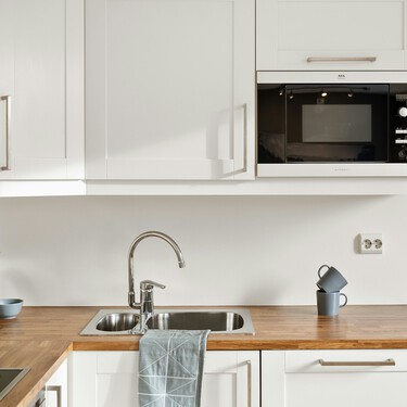 Este escurreplatos es pequeño, pero matón: ideal para cocinas pequeñas