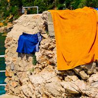 En casa no conseguíamos que los bañadores y bikinis nos duraran más de una temporada. Resulta que los estábamos lavando mal