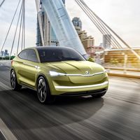 Hemos 'conducido' el nuevo Škoda Vision E en la planta 31 de un rascacielos, pero a través de realidad virtual