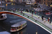 Venecia: el puente de Calatrava víctima de los graffiteros
