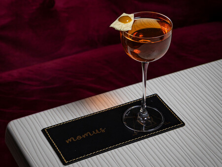 El Coctel Orillas De Momus Bar