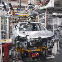 La crisis de los microchips no da tregua a las fábricas de coches: Stellantis Vigo y Figueruelas se ven obligadas a parar