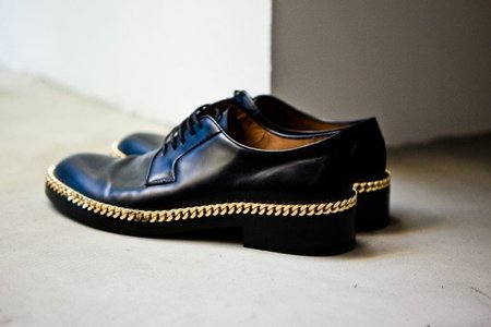 Encadenado por los pies <em>by</em> Raf Simons Primavera-Verano 2012