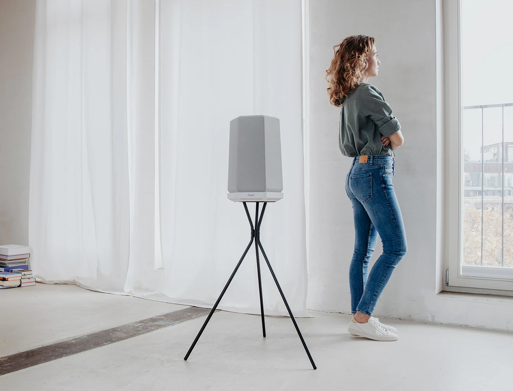 Teufel estrena los altavoces Hotlist M y S: sin batería incorporada, con Alexa y con una llamativa forma hexagonal