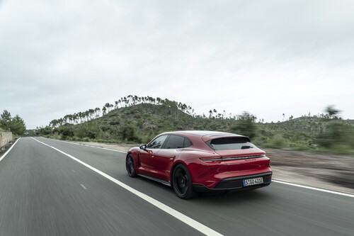 Probamos el Porsche Taycan GTS Sport Turismo: un deportivo familiar y eléctrico que parece perfilarse como el coche total