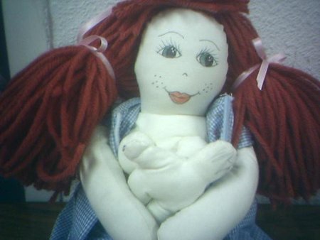Muñeca de lactancia natural