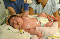 Nace mediante parto vaginal el bebé más grande de la historia de Alemania