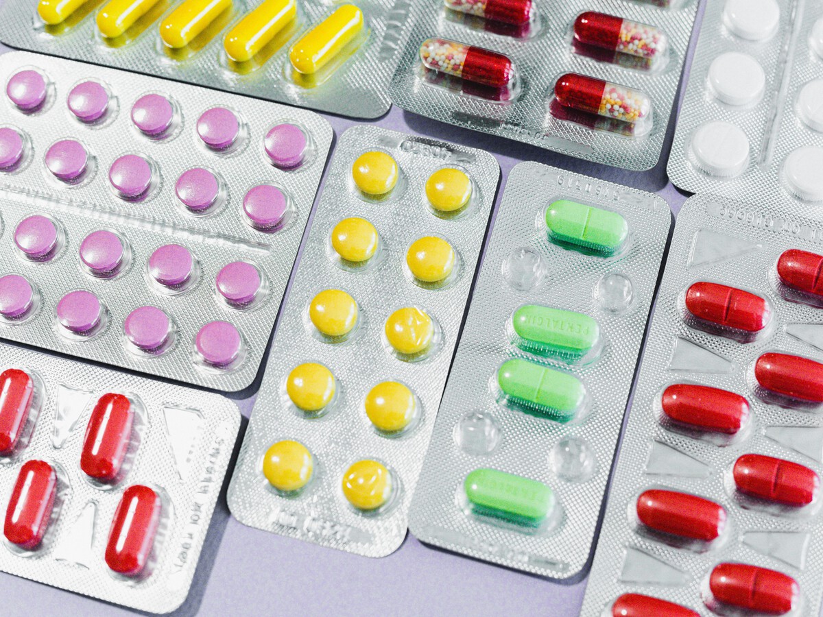 Los farmacéuticos avisan: estos medicamentos y cremas que tienes en casa pueden estropearse con el calor. Así hay que guardarlos