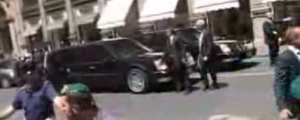 Video: la limusina de Bush se avería en Italia